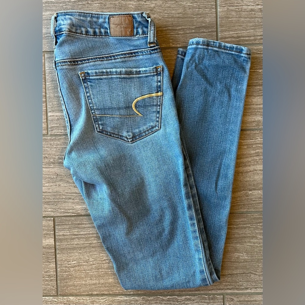American Eagle low rise super stretch jegging jeans.